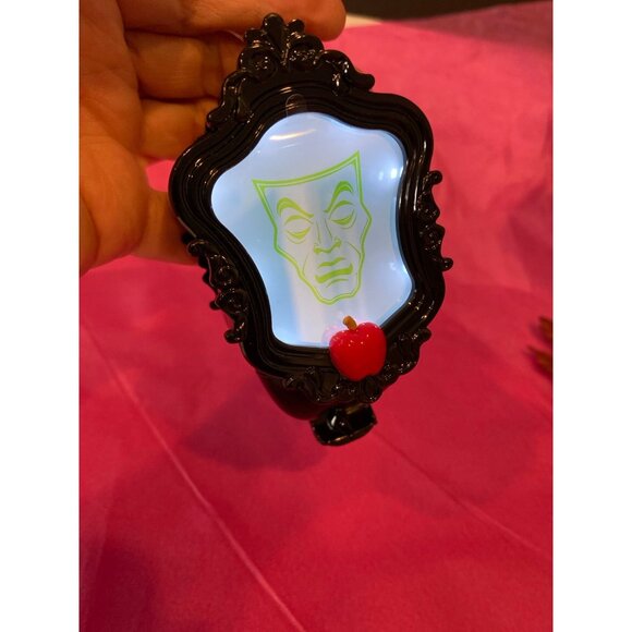 Bath & Body Works Evil Queen Light Up Mirror Pocketbac Holder Hand Sanitizer Gel - Picture 9 of 10